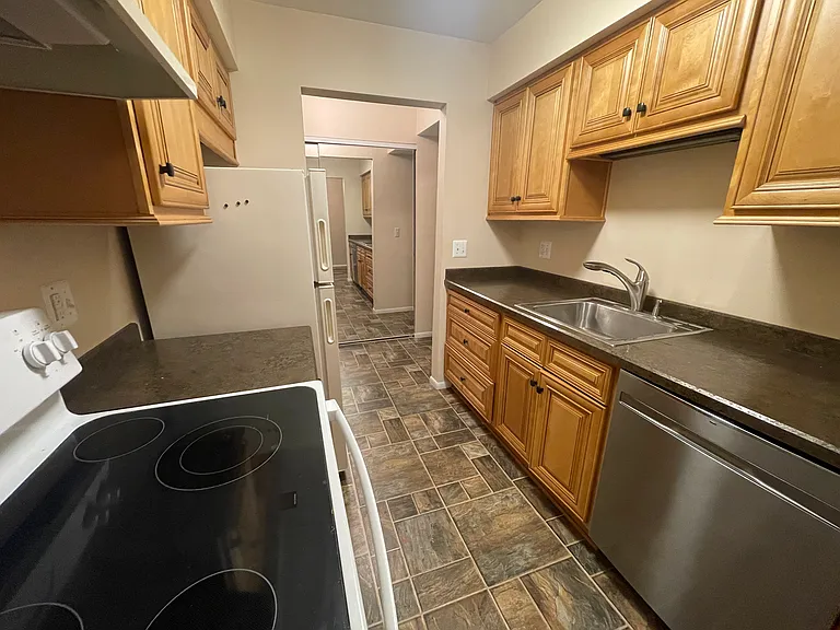 30070 W Twelve Mile Rd #123 — Photo 3