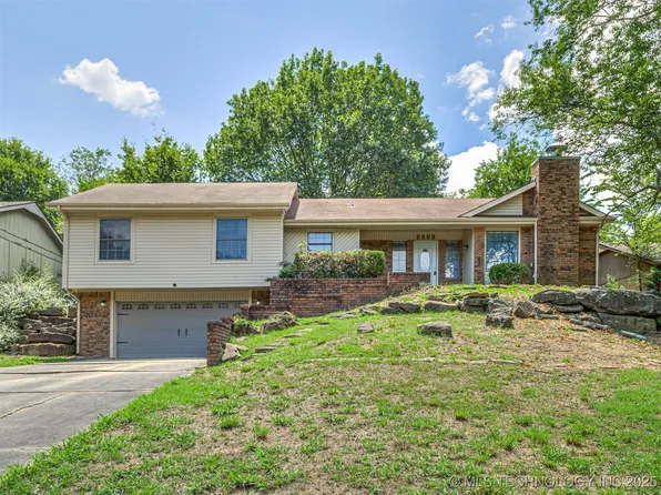 2009 Tanglewood Ln, Muskogee, OK 74403