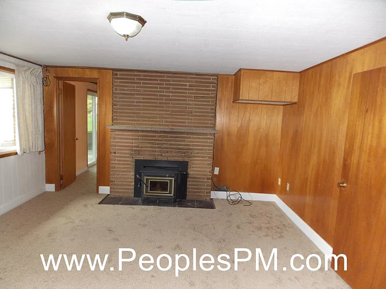 1617 Jones Ave NE — Photo 5