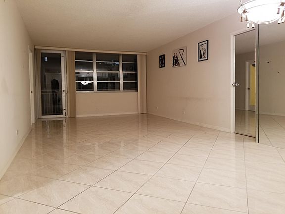 4th image of 250 174th St APT 1611