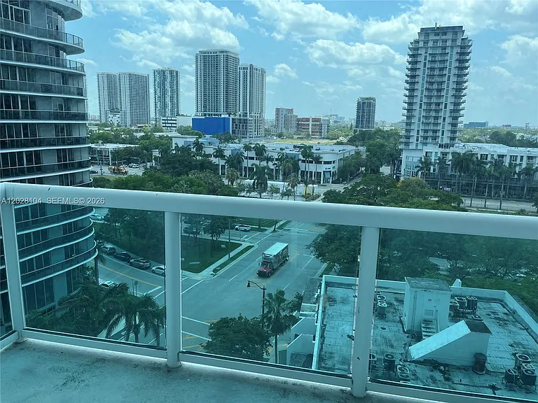 1800 N Bayshore Dr #915 — Photo 13