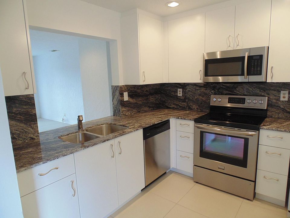New Kitchen: White Cabinets, SS Appliances, Granite Counters