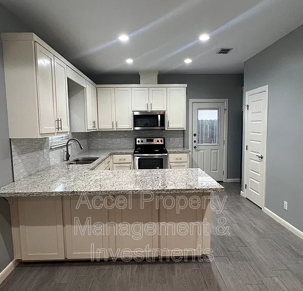 413 Downing Ave #2 — Photo 8
