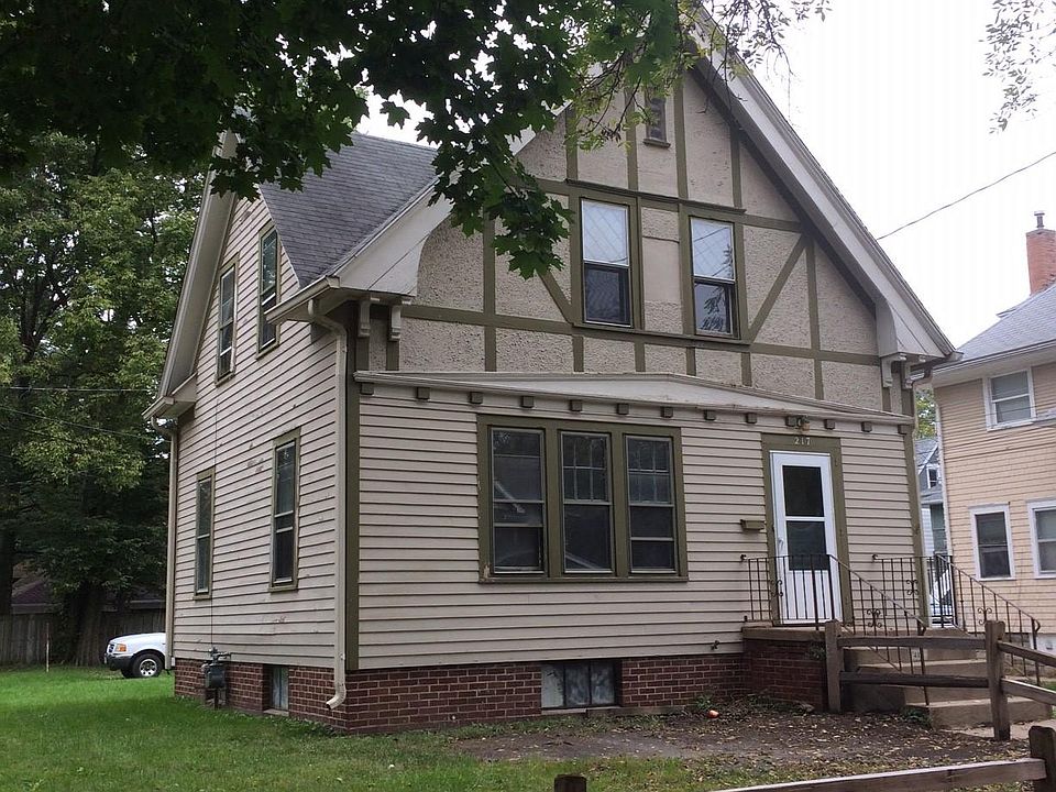 2nd image of 217 16th St SE