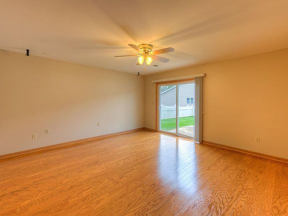 3rd image of 8546 Orchard Ave