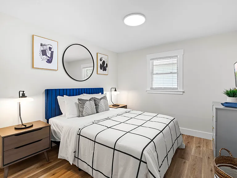 102 W Weaver St — Photo 15