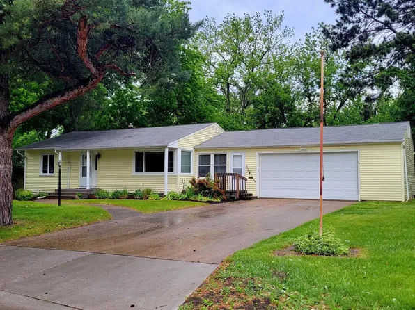 2727 32nd Avenue Ct, Rock Island, IL 61201