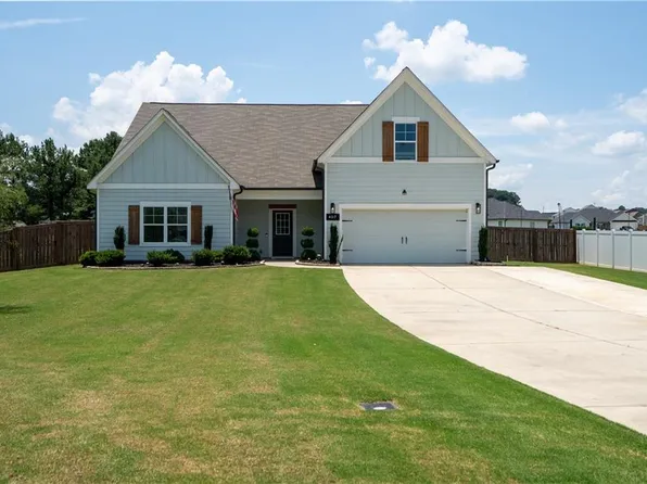 407 Glenn Trl, Winder, GA 30680
