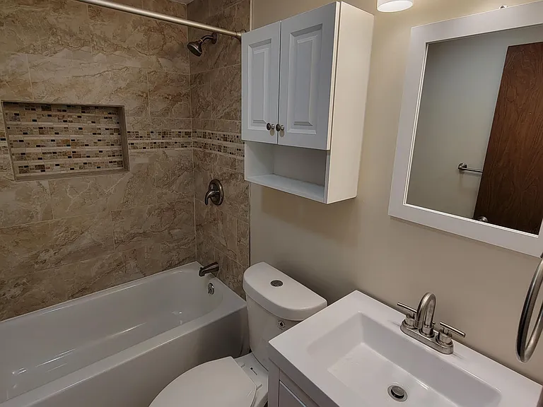 2121 Clayton Ave — Photo 8