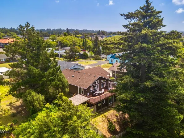 322 NW 19th St, Newport, OR 97365