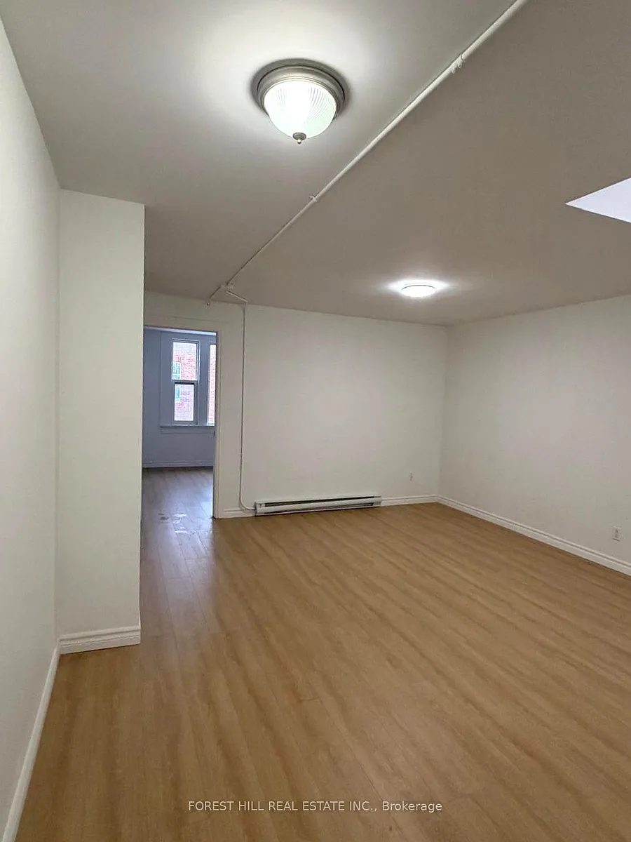 Building Photo - 9 Eby St S #2