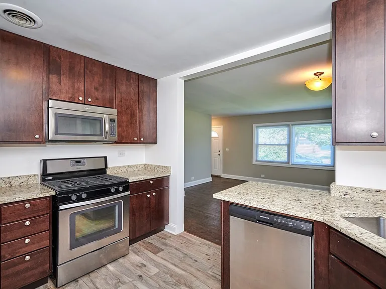 7810 E Prairie Rd — Photo 9