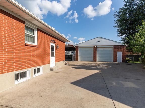3rd image of 5508 Davallia Ln