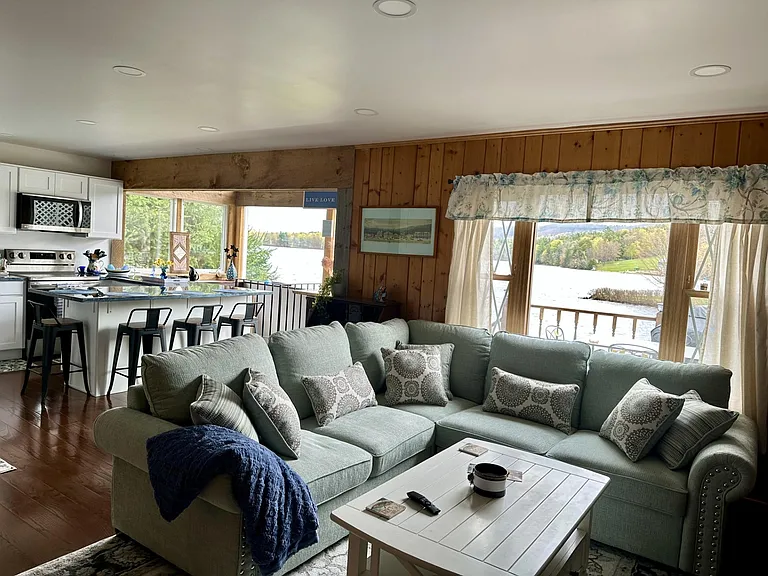 210 Shore Rd — Photo 16