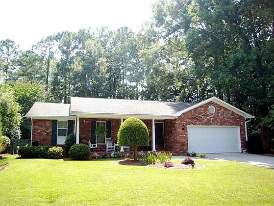 1st image of 208 Blue Heron Dr