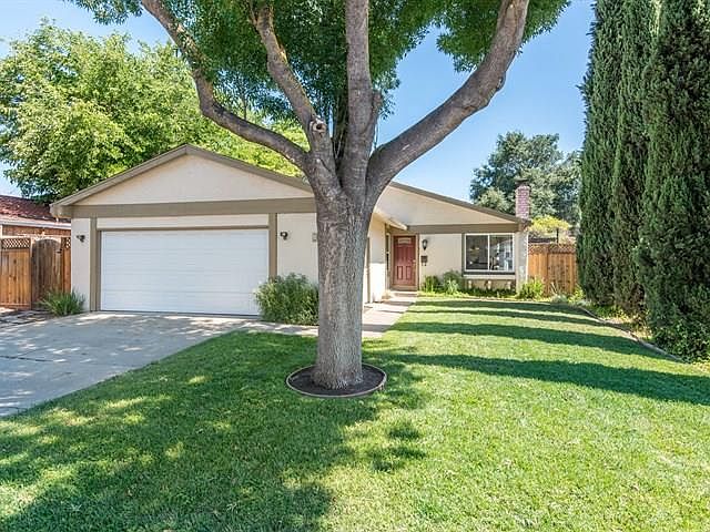 1st image of 332 Vineyard Dr