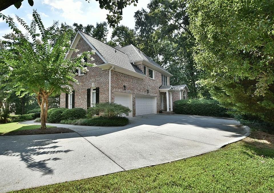 2nd image of 4340 Woodward Way