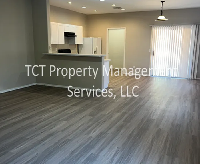 9136 W Cambridge Ave — Photo 2