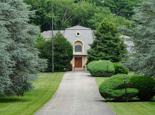 159 Horseshoe Rd, Mill Neck, NY 11765