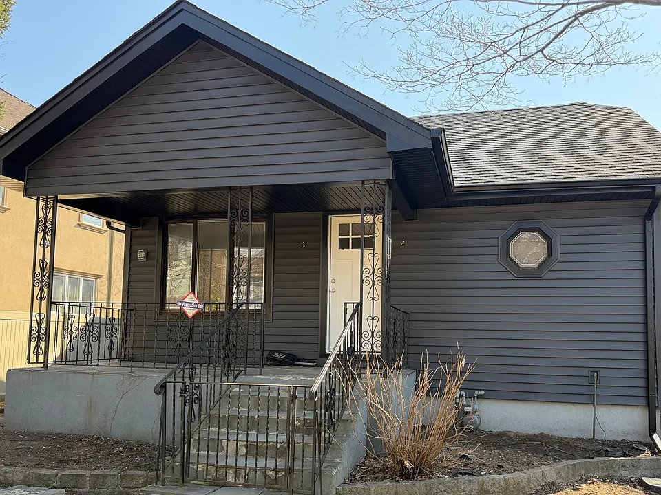 77 Centre St