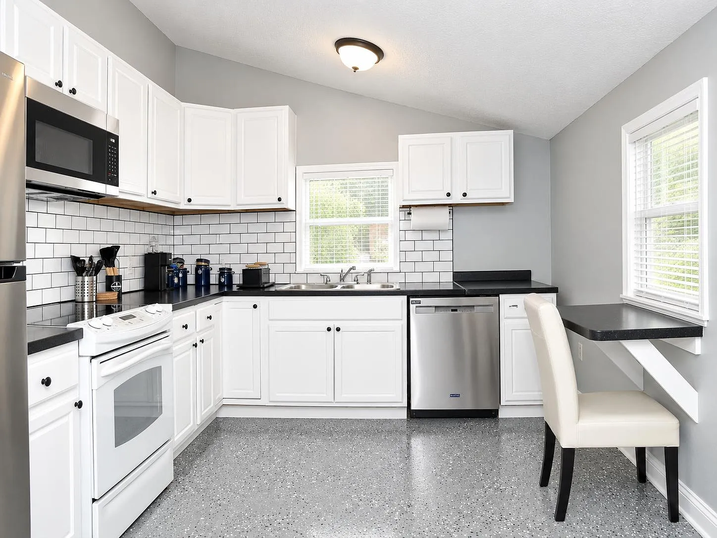 4 bed, 2.5 bath, 2000 sqft, $866 — Photo 3
