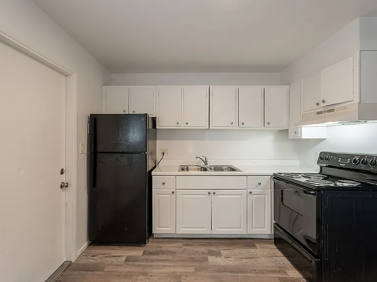 2414 W Devonshire Ave — Photo 13