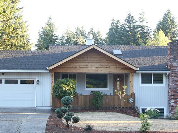 2nd image of 2317 NE Parkview Dr