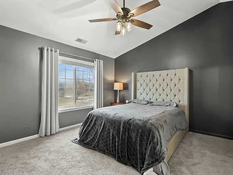 604 Lincoln Station Dr — Photo 9