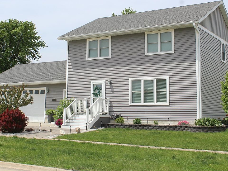 1st image of 310 W 13th St
