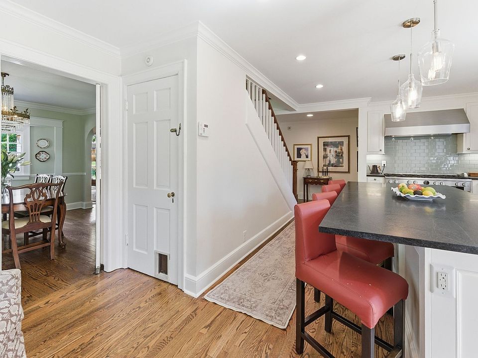 19th image of 200 Brookfield Ave