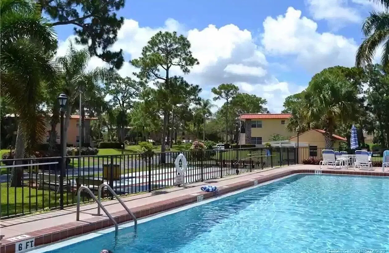 2 bed, 1.0 bath, 819 sqft, $2,295 — Photo 2