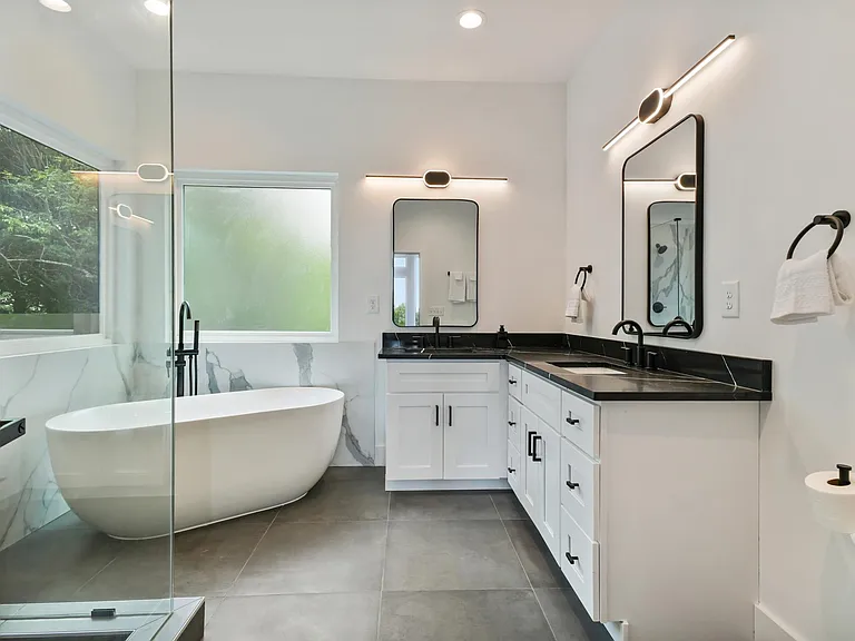 729 Emily Pl NW — Photo 6