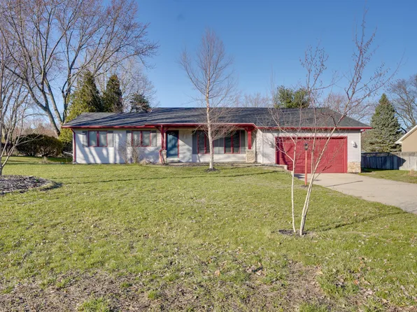 17510 Hiawatha Dr, Spring Lake, MI 49456