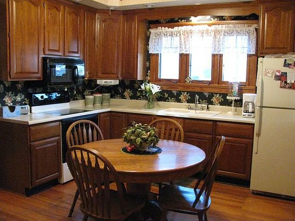 Fully Applianced Kitchen