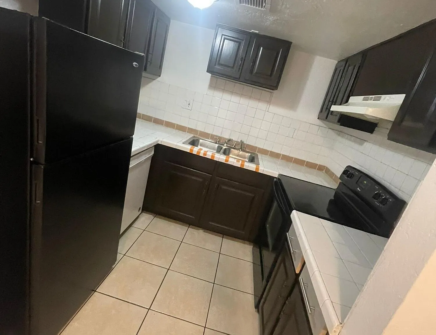3 bed, 1.0 bath, 1106 sqft, $1,800 — Photo 1