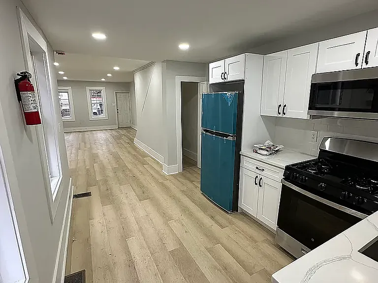 104 N Franklin St — Photo 4