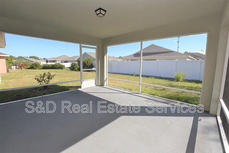 4 bed, 2.0 bath, 1934 sqft, $2,200 — Photo 3