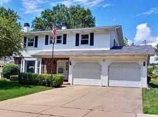 37 Lockman Cir, Elgin, IL 60123