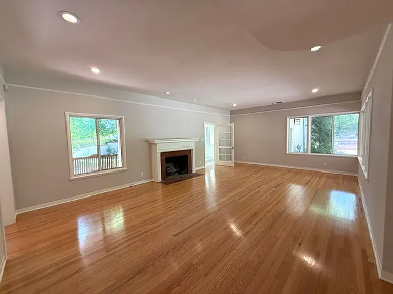 4907 Ocean View Blvd — Photo 5