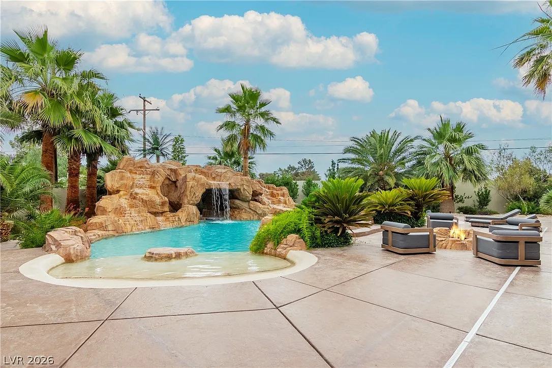 5 bed, 3.5 bath, 5742 sqft, $25,000 — Photo 2