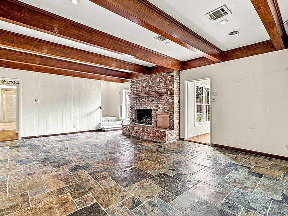 5th image of 2203 Pargoud Blvd