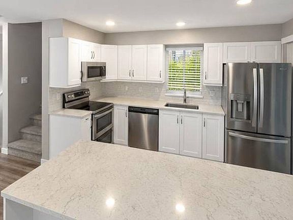 4th image of 20760 Duncan Way