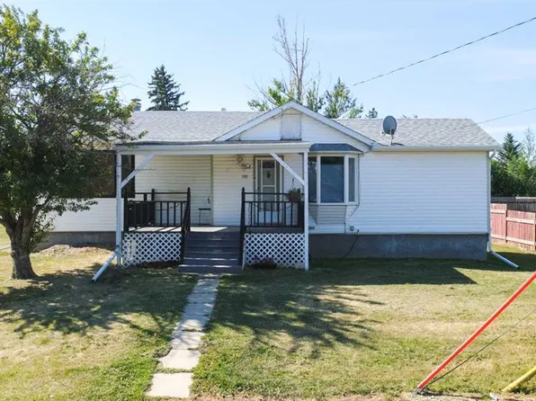 180 E 400th St N, Raymond, AB T0K 2S0