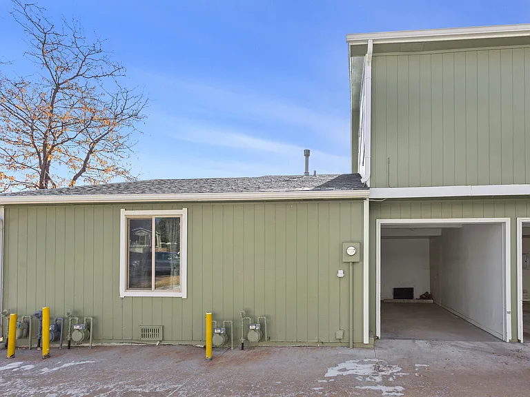 Hearthwood Ln — Photo 19