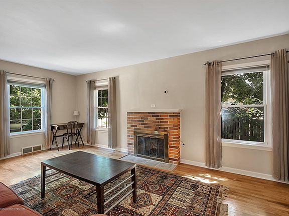 4th image of 141 E Cowley Ave
