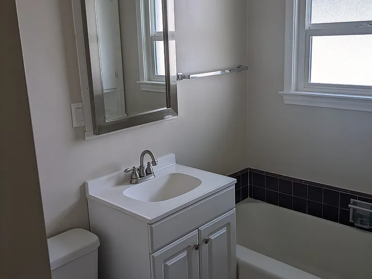 162 S 16th Pl — Photo 8