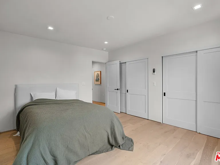 838 N Mansfield Ave #201 — Photo 23