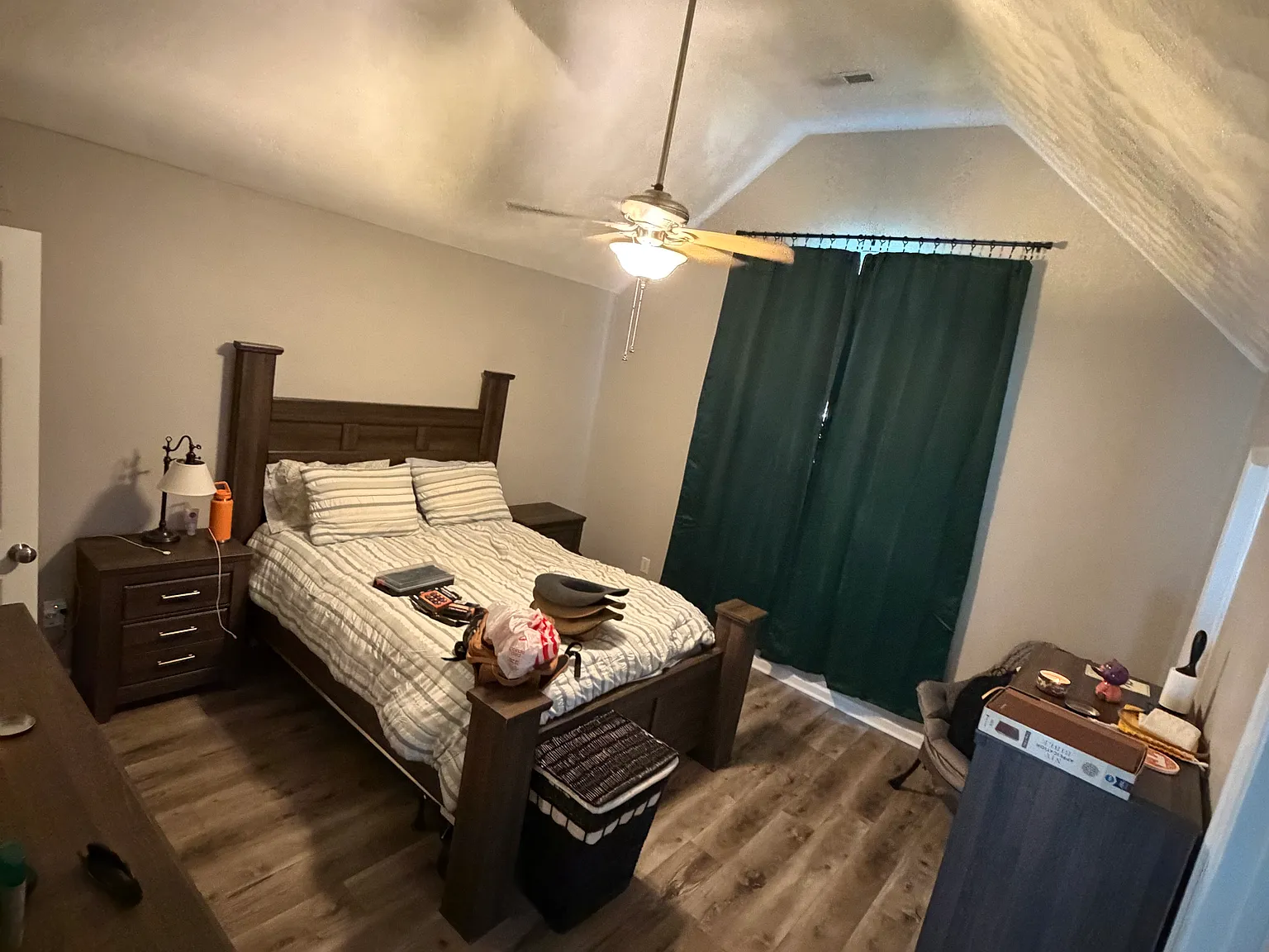 3 bed, 2.5 bath, 1424 sqft, $2,500 — Photo 4