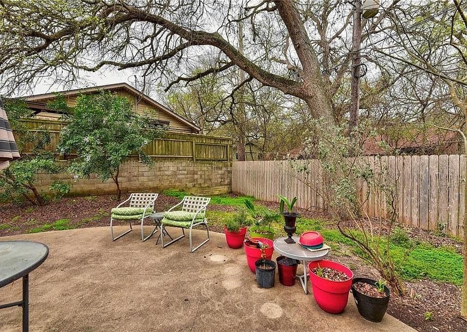Beautiful, Spacious Back Patio