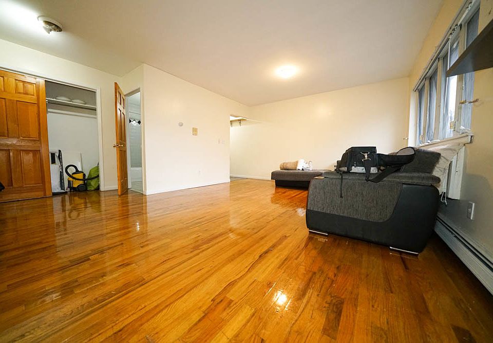 1st image of 2917 31st Ave #1B